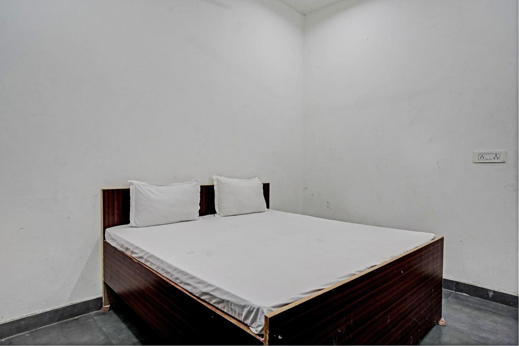 Oyo Double Ss Hotel Hāthras المظهر الخارجي الصورة