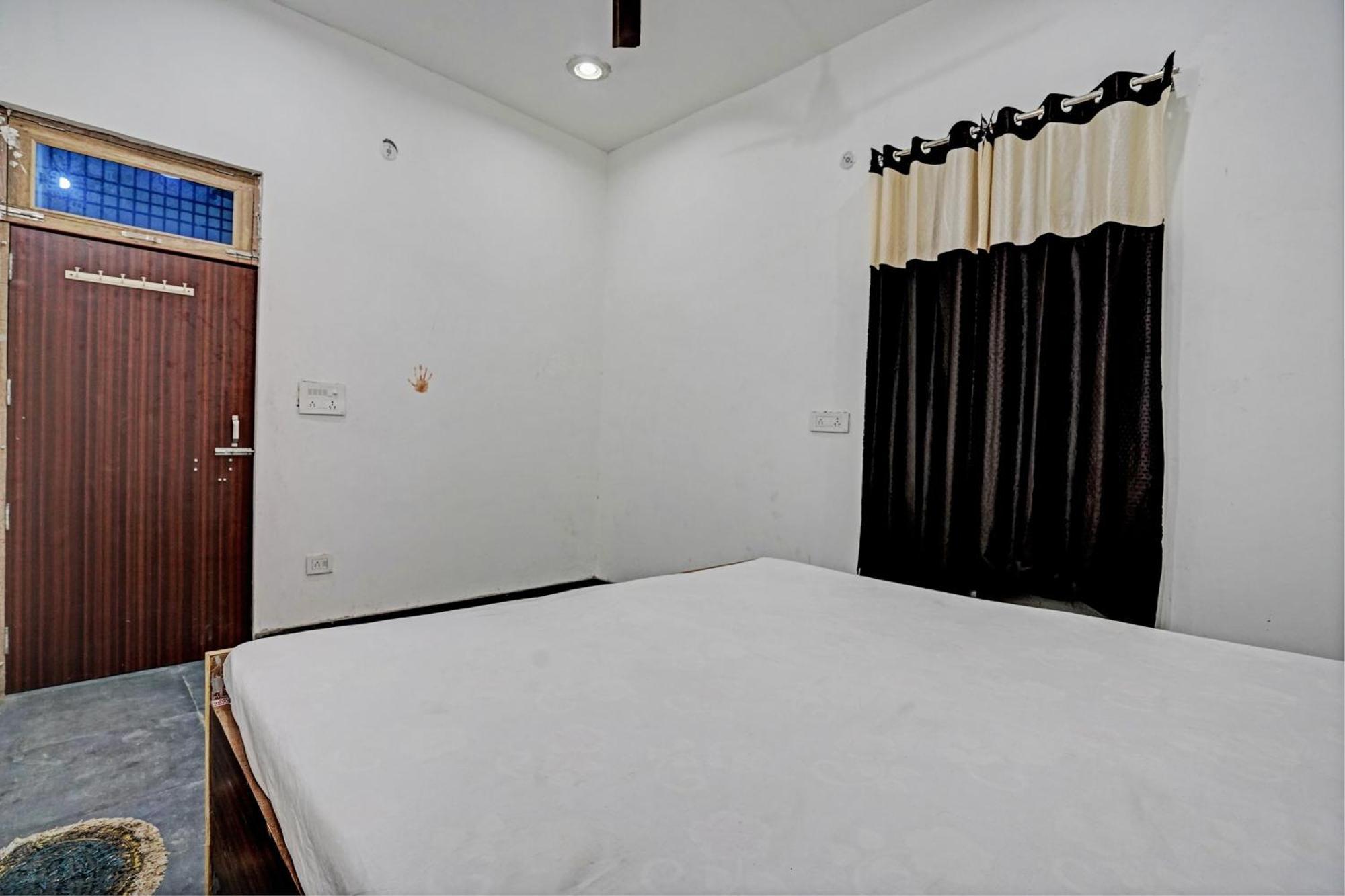 Oyo Double Ss Hotel Hāthras المظهر الخارجي الصورة