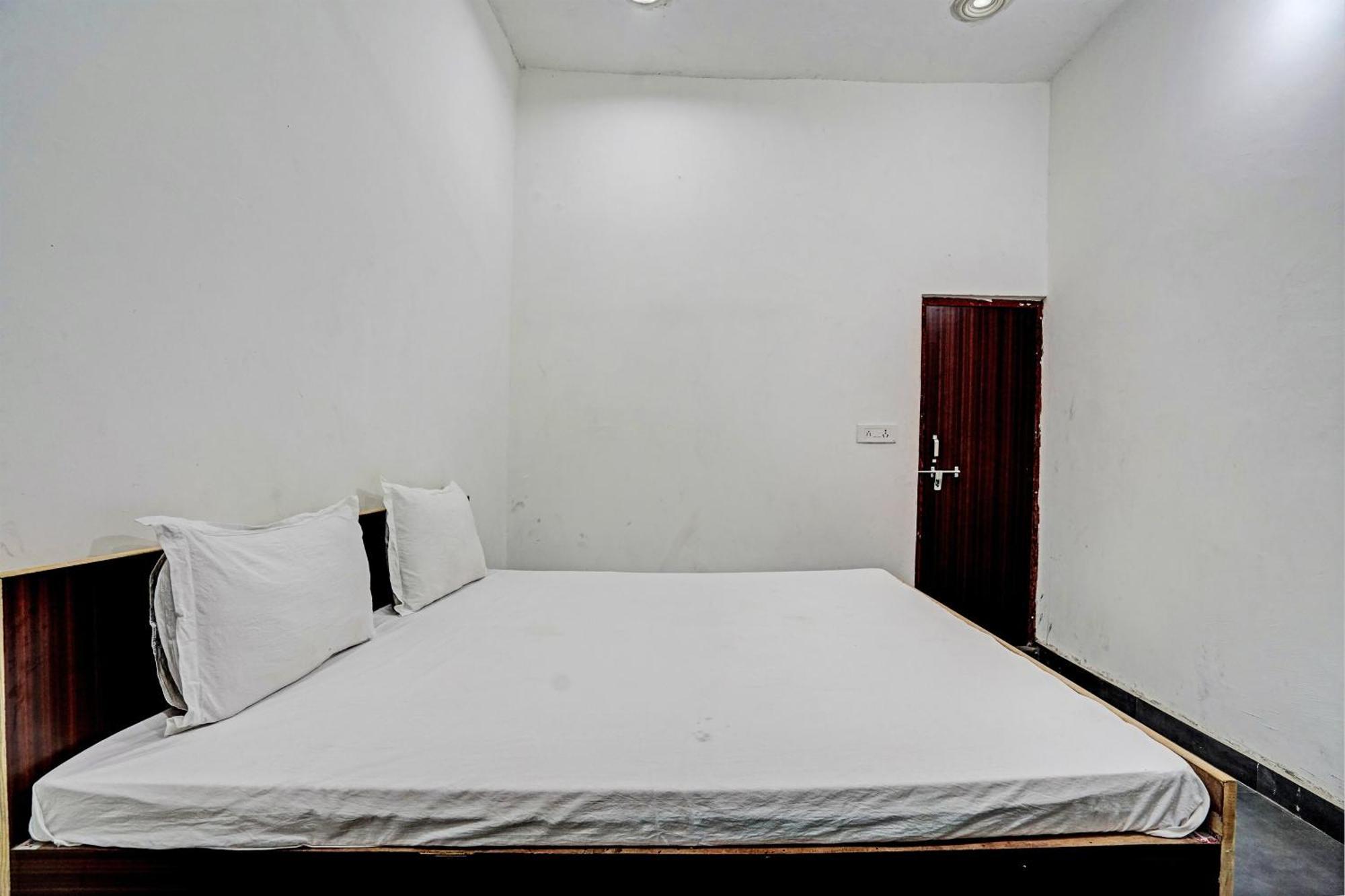Oyo Double Ss Hotel Hāthras المظهر الخارجي الصورة