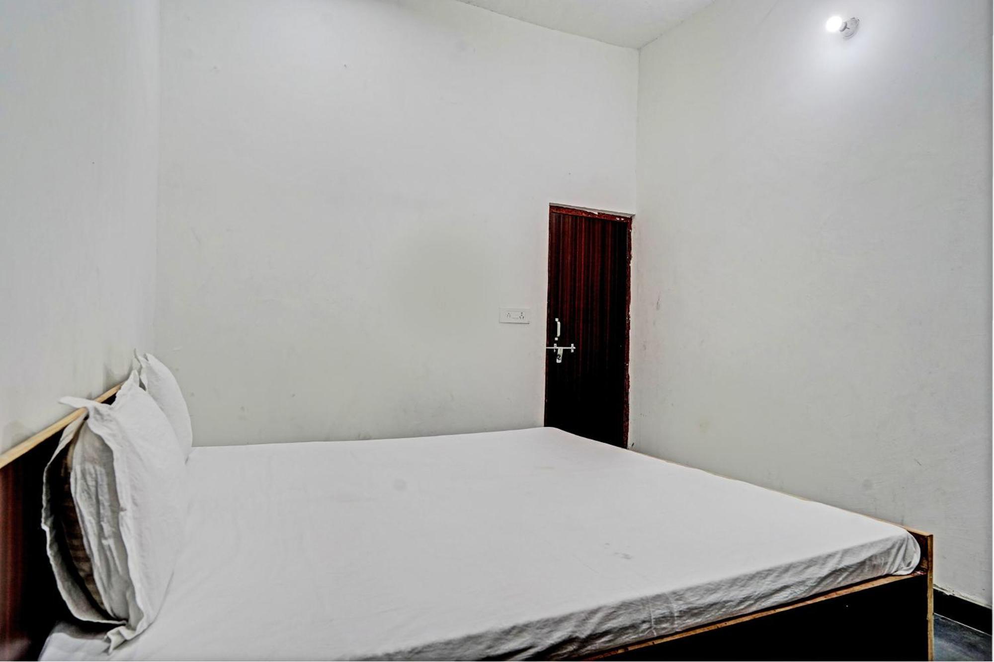 Oyo Double Ss Hotel Hāthras المظهر الخارجي الصورة
