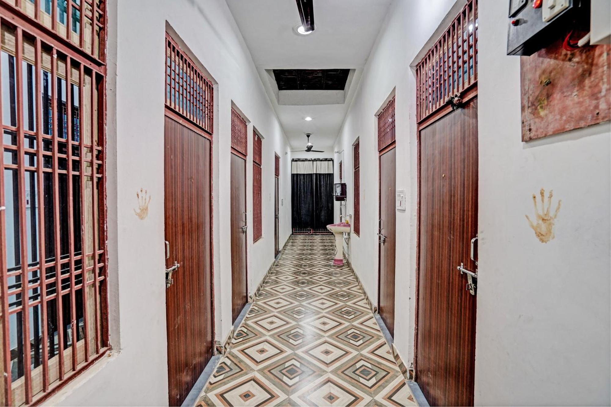 Oyo Double Ss Hotel Hāthras المظهر الخارجي الصورة